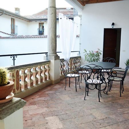 Villa Maghetti - Modernized Flat In Historic Palazzo In The Center Of Luino Exterior photo